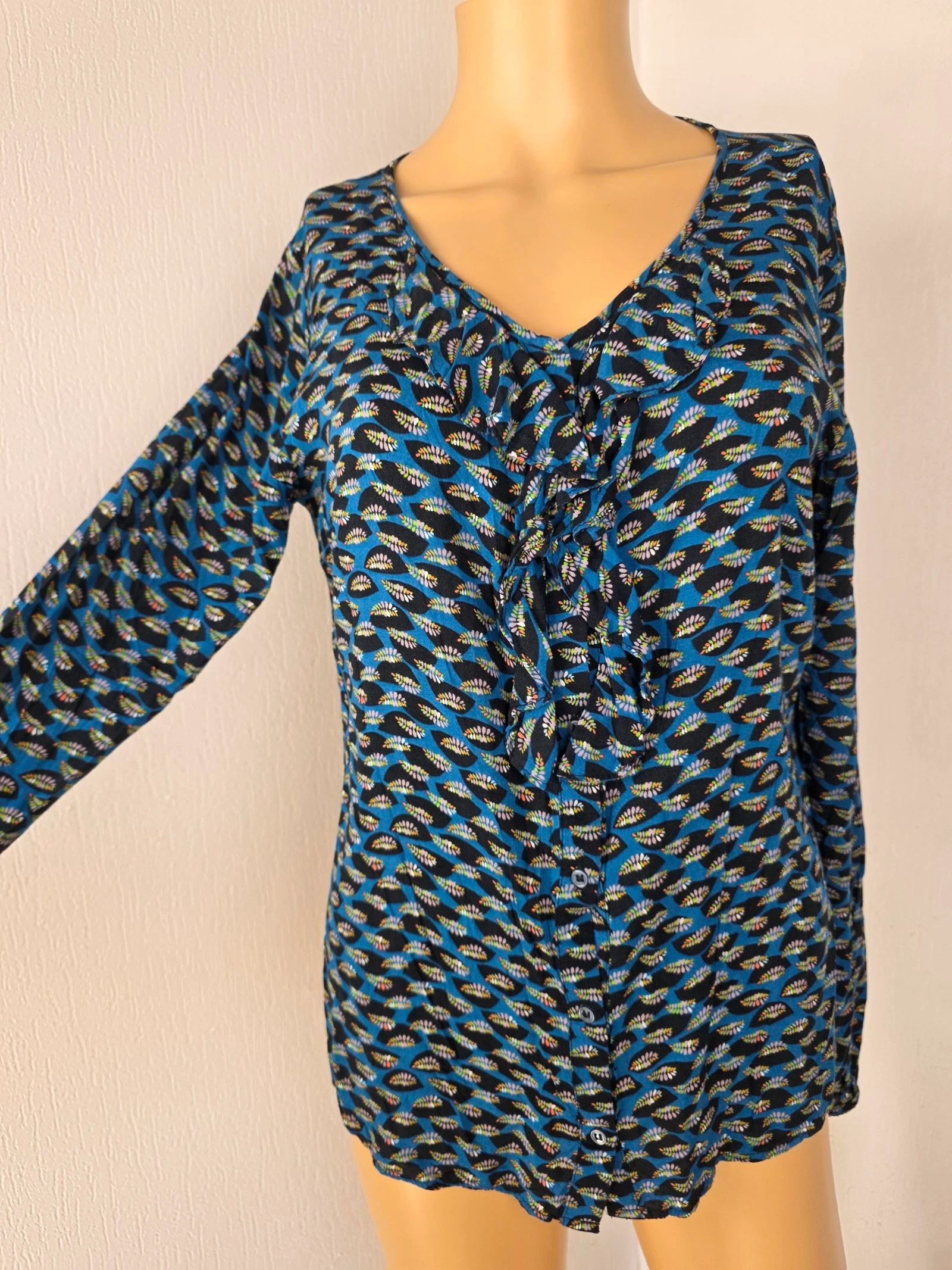 Camisa blusa estampada com babados Miss Captain Tortuga - Tamanho 36 (S) – photo 3